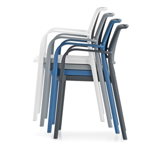 ARA Chair with armrests